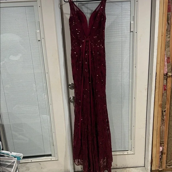 Elegant Burgundy Sequin Prom Dress with V-Neck - Picture 2 of 10